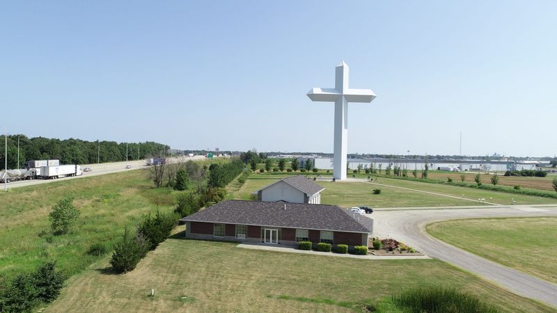 The Giant 76-Foot Cross (Effingham, near Missouri border)