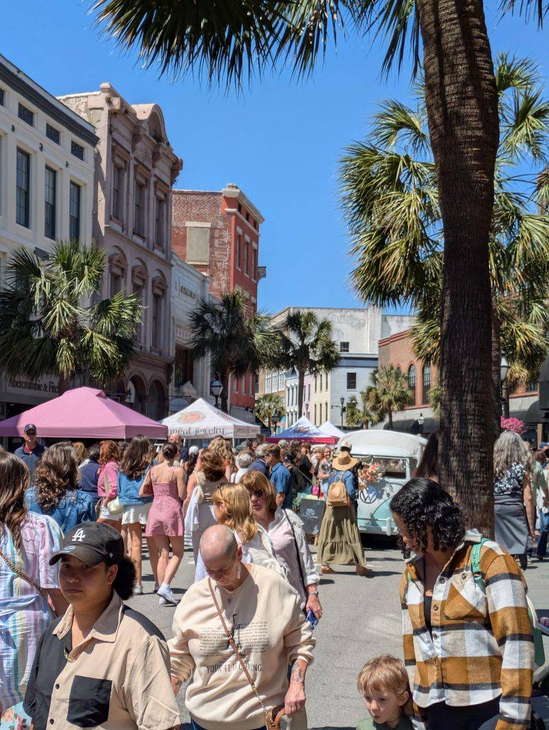 Charleston: Historic Streets Now Filled With Crowds