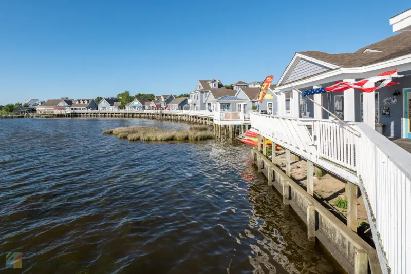 Duck: Exclusive Enclave With Vanishing Public Access