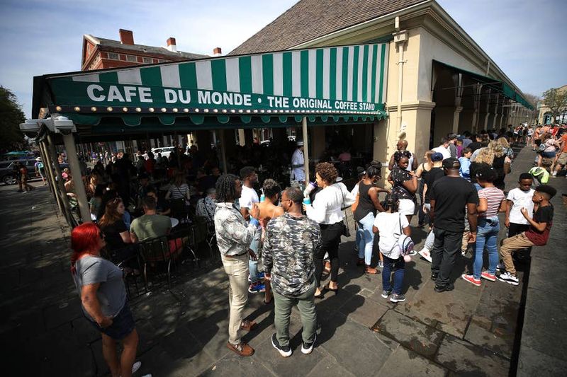 Café du Monde: From Morning Ritual to Tourist Trap