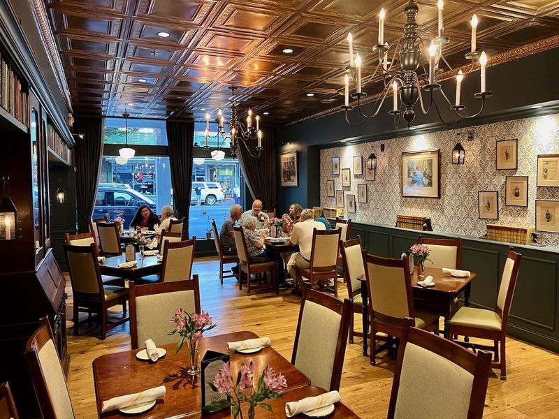 Dining Rooms That Tell Stories