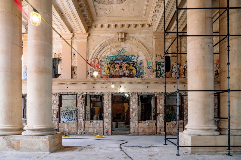 Michigan Central Station: The Grand Gateway