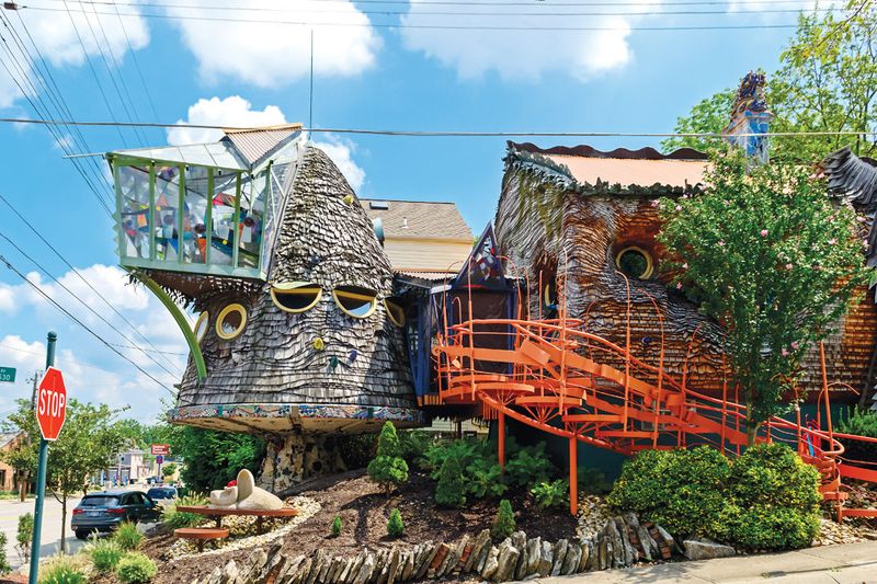 Roadside Attractions Beckoned Travelers