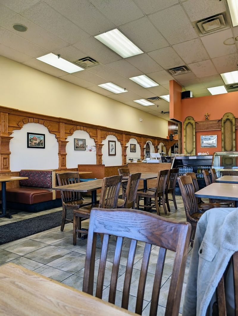 Zamaan Café - Dearborn's Iraqi Culinary Oasis