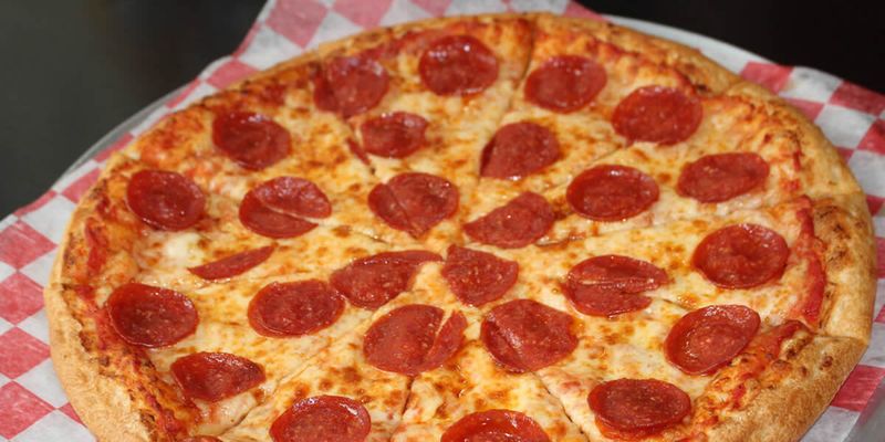 Fox’s Pizza Den