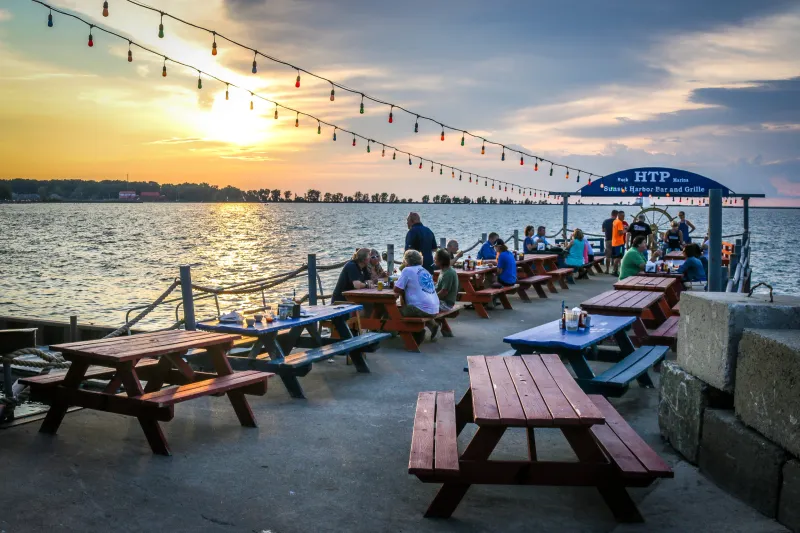 Sunset Harbor Bar & Grill: Perfect Twilight Dining