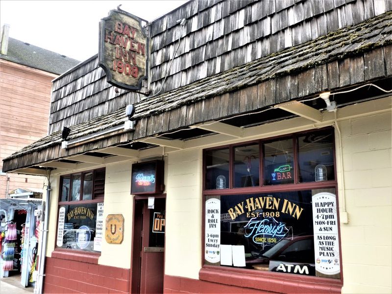 Bay Haven Inn Bar (Pacific City)