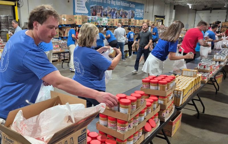 How to Help: Simple Ways to Make a Difference
