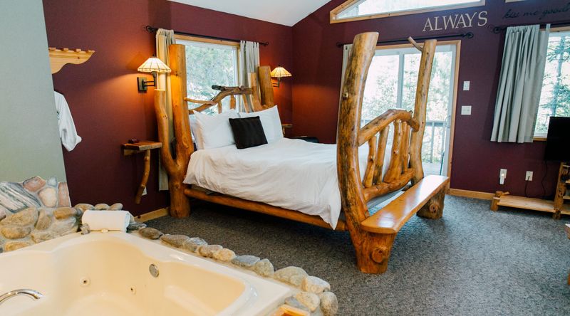 Pine River Ranch B&B - Historic Barn Elegance