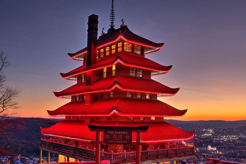The Pagoda That Overlooks Reading