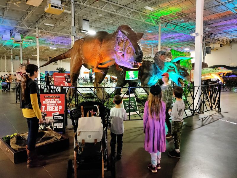 Roaring Dinosaur Encounters