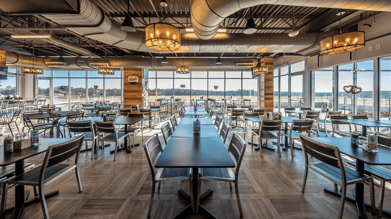Low and Slow Smokehouse: Smithfield's Airport-View Dining