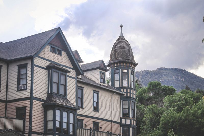 Manitou Springs - Where Mountain Magic Meets Artistic Expression