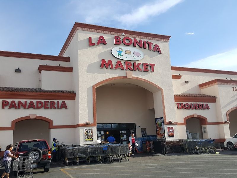La Bonita Supermarket: Hispanic Flavors That Feel Like Home