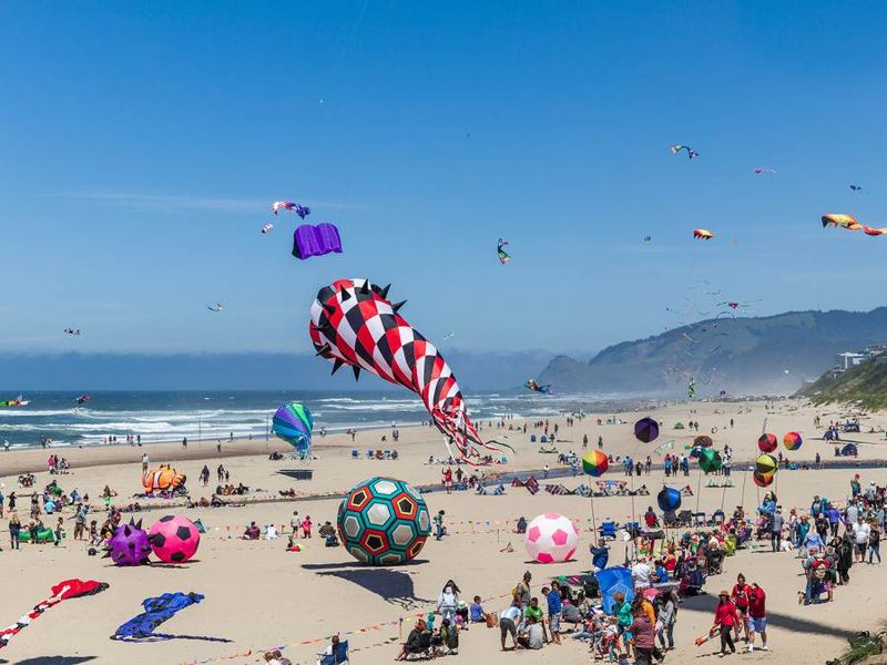 Lincoln City Beach: Congested Summers on the Central Coast