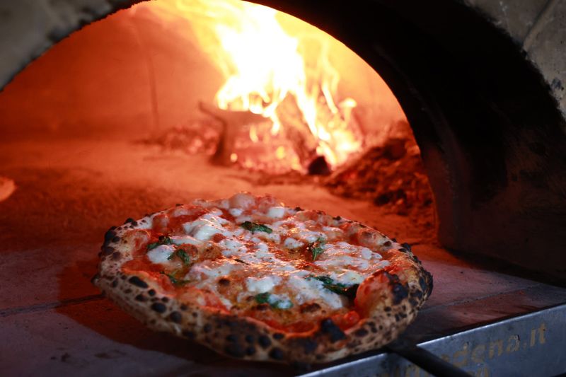 Jay's Artisan Pizzeria: Kenmore's International Star
