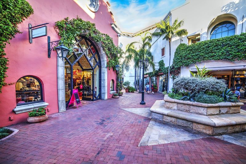A Walkable Downtown Shopping Paradise