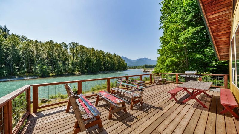 Cowlitz River Cabins
