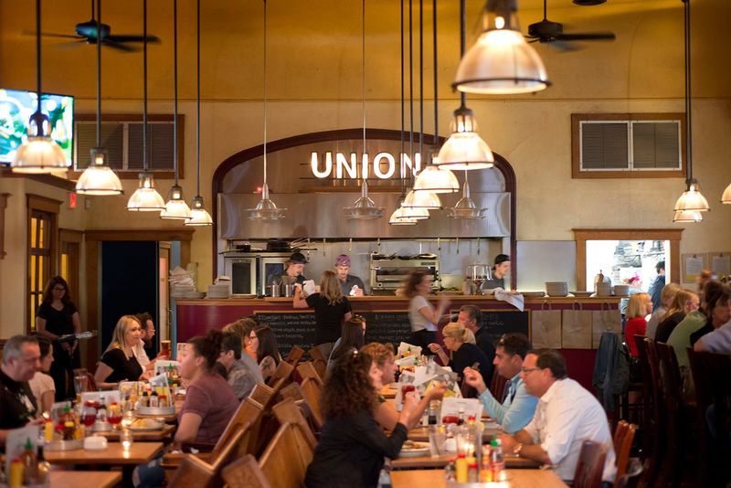 Clarkston Union Bar & Kitchen: Heavenly Mac in a Historic Church