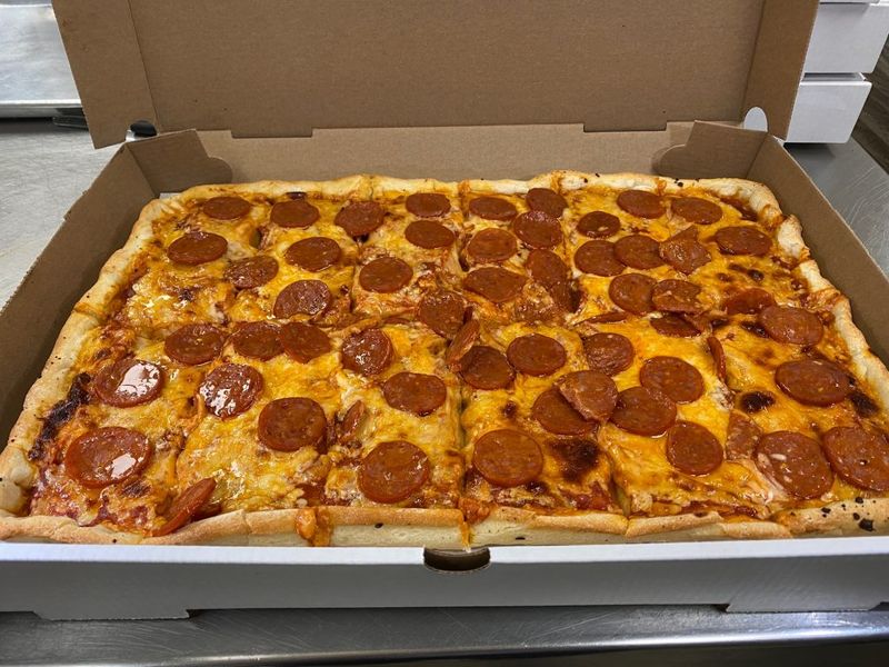 Maroni’s Pizza House
