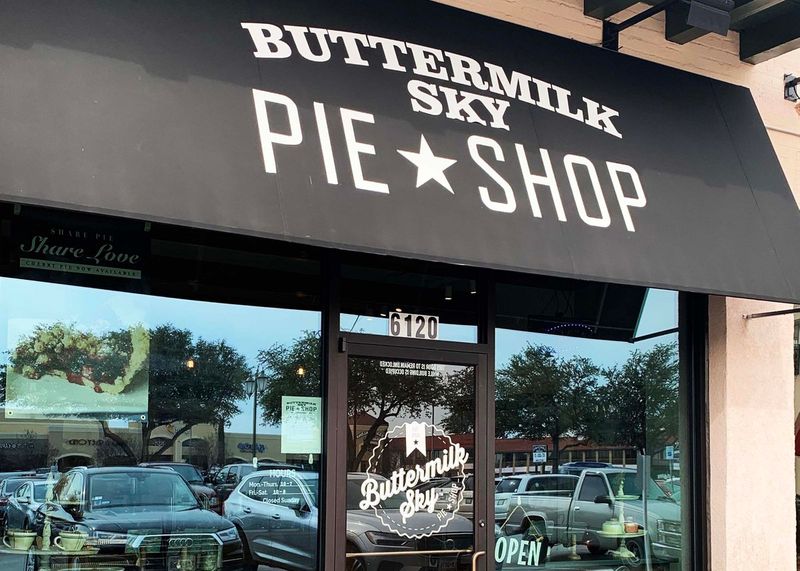 Buttermilk Sky Pie Shop: Waxahachie's Southern Comfort