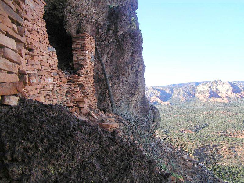 The Forgotten Cliff Dwellings of Sycamore Canyon