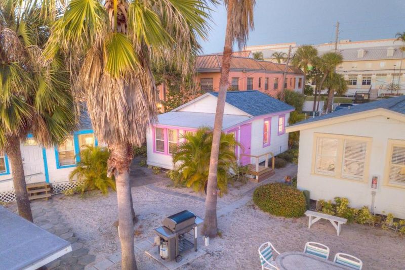 Seahorse Cottages, Treasure Island