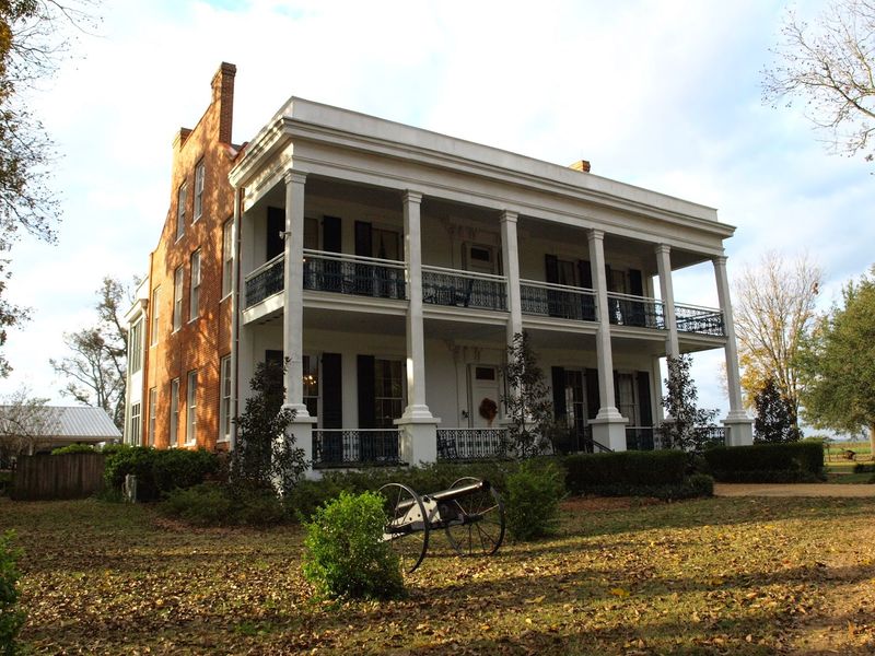Loyd Hall Plantation: The Haunted Rooms No One Books Twice