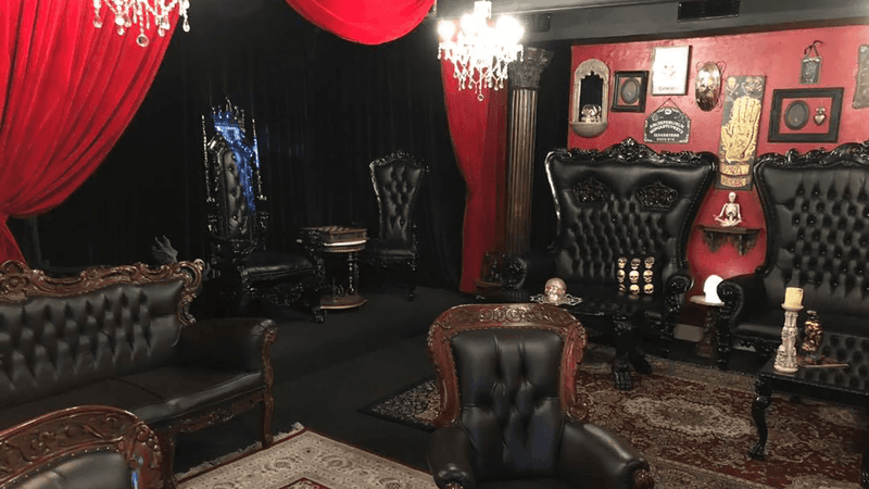 SpookEasy Lounge: Tampa's Hauntingly Hip Hideaway