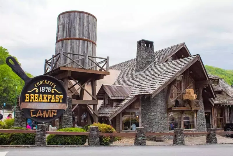 Crockett's Breakfast Camp: Morning Mountain Magic