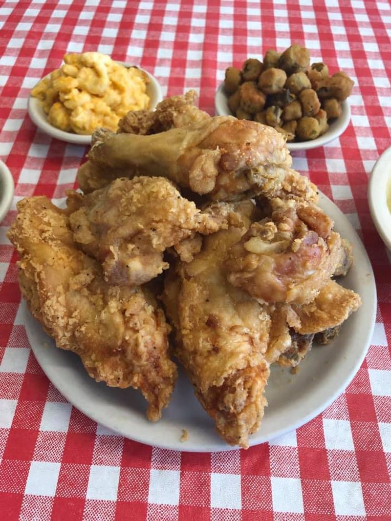 Matthew's Cafeteria - Tucker's No-Frills Chicken Institution