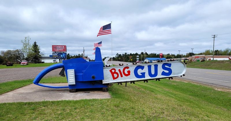 Da Yoopers Tourist Trap's Big Chainsaw