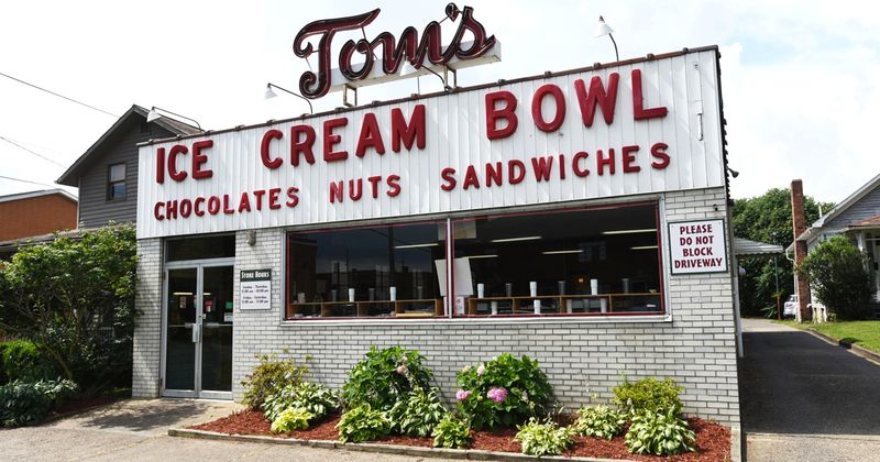 Tom's Ice Cream Bowl (Zanesville)
