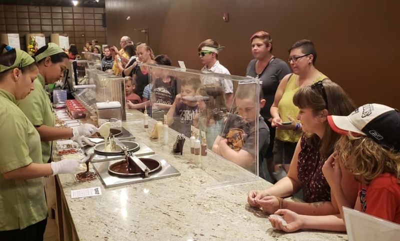 Chocolate Kingdom: Sweet Factory Adventure