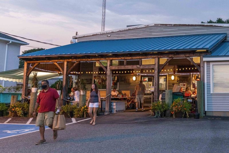 Anthony's Seafood: Fishermen's Favorite With No-Frills Excellence