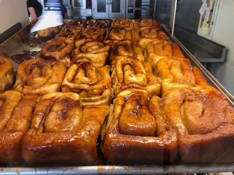 The Plain Roll Wins the Crowd