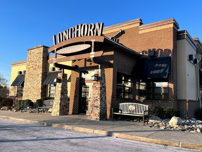Longhorn Restaurant & Pub: Country-Style Sunday Spread