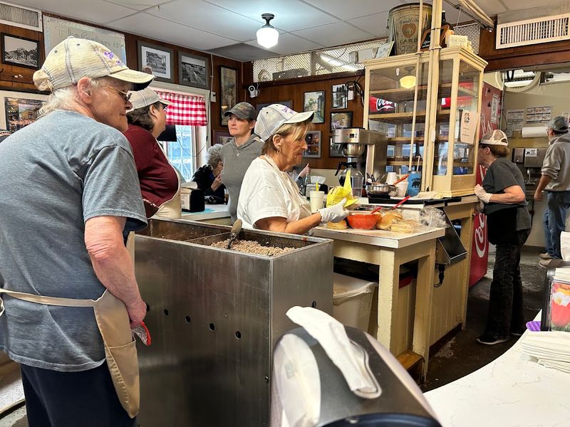 Canteen Lunch in the Alley (Ottumwa)