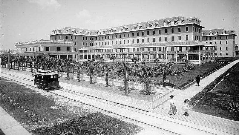 Florida's Palm Beach Resorts in Early Tourism Pictures