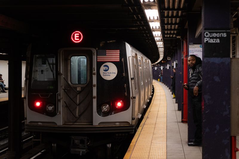 The E Line: Crowded Conditions and Frequent Slowdowns