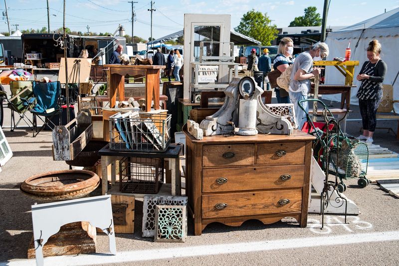 Springfield Mile Antique Show & Flea Market