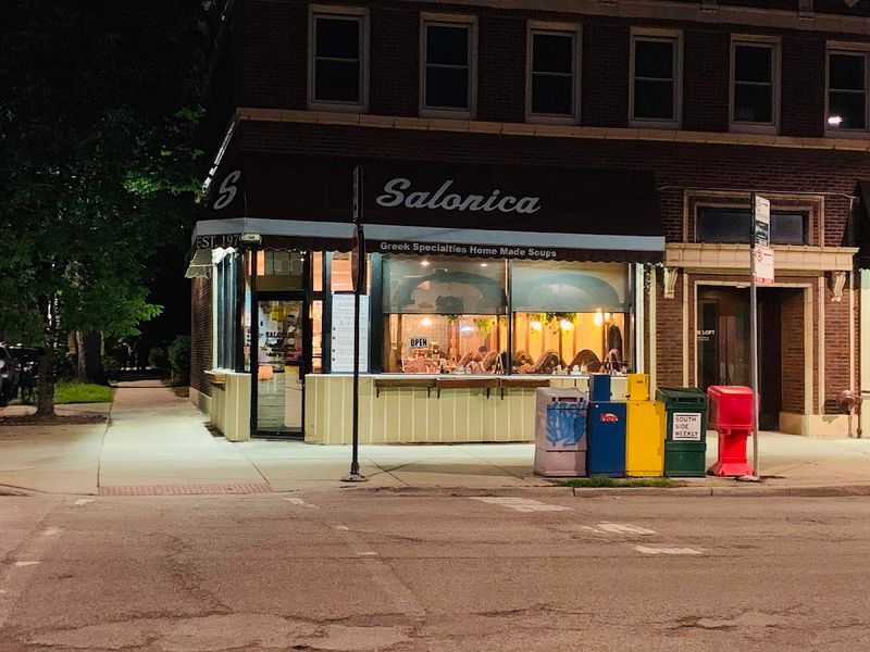 Salonica Restaurant: Hyde Park's Beloved Corner Diner