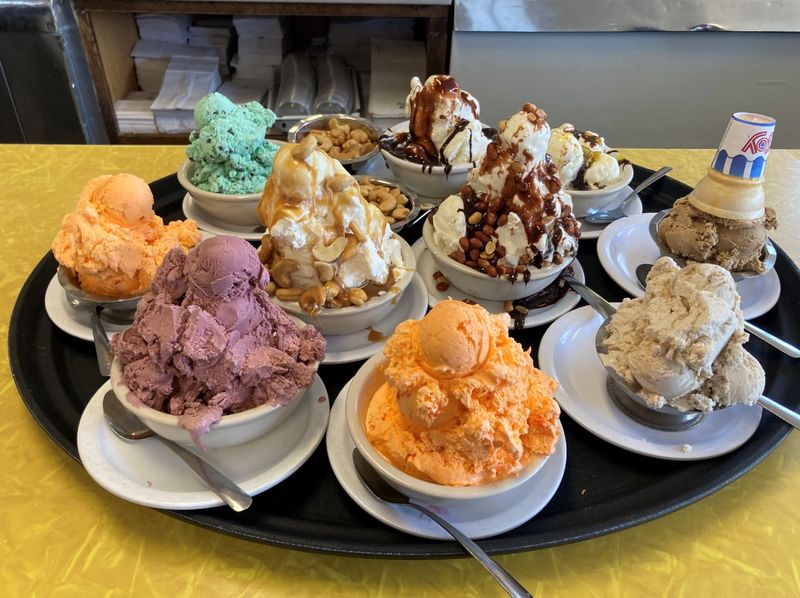Tom's Ice Cream Bowl in Zanesville: Classic Parlor with Big Servings