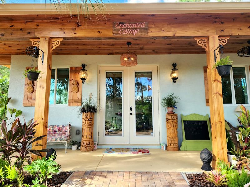 Cozy Cottage Old Florida Style on the Indian River Lagoon, St. Lucie Village