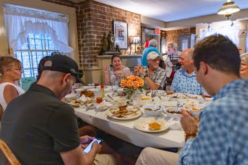 Mrs. Wilkes Dining Room (Savannah)