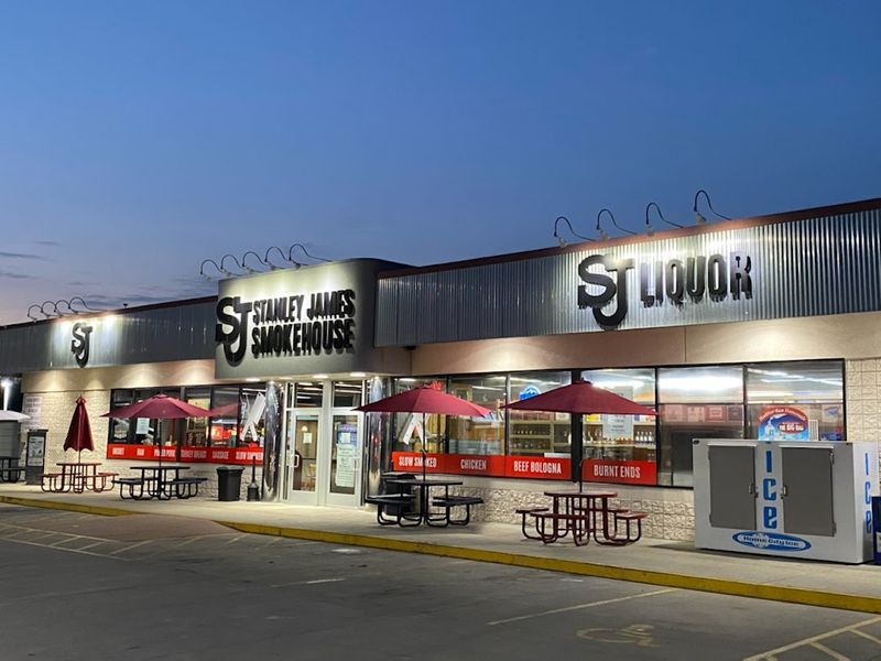 Stanley James Smokehouse – Lawrence