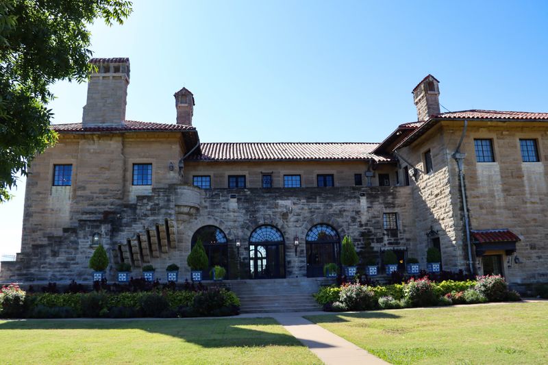 Ponca City - Oil Wealth and Restless Spirits