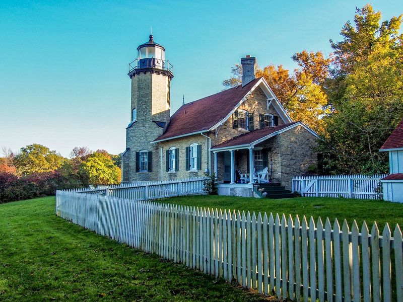 The Legendary Keeper, Captain William Robinson