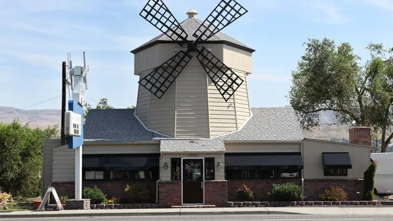 The Windmill Restaurant, Wenatchee