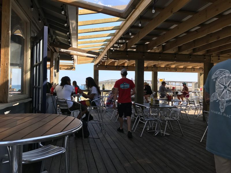 Windjammers on the Pier – Navarre Beach